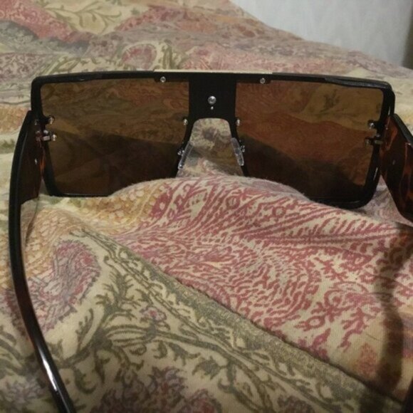 Sunglasses Fashionable Large Square Brown Leopard Black Frame - Picture 3 of 7